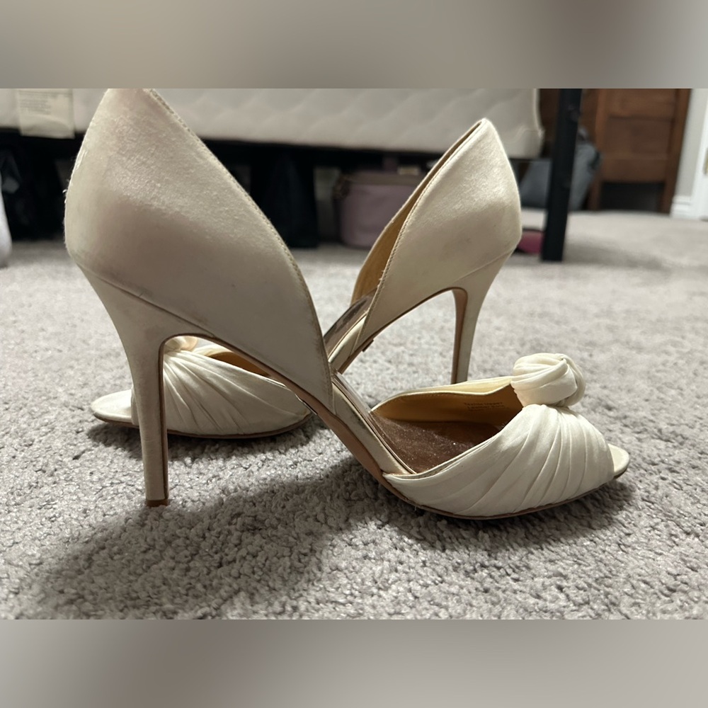 Badgley Mischka Ivory Peep-Toe Heels